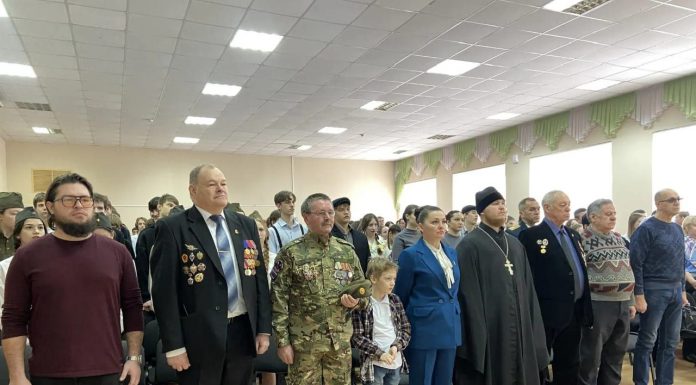 Иерей Елисей Андреев посетил мероприятие «Пой, труба, про солдатскую славу!» в школе № 24