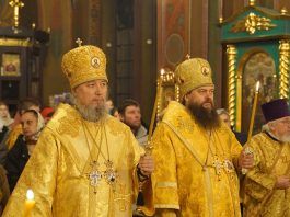 Митрополит Василий в сослужении митрополита Филиппа совершил Всенощное бдение в Свято-Троицком соборе