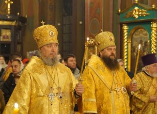 Митрополит Василий в сослужении митрополита Филиппа совершил Всенощное бдение в Свято-Троицком соборе
