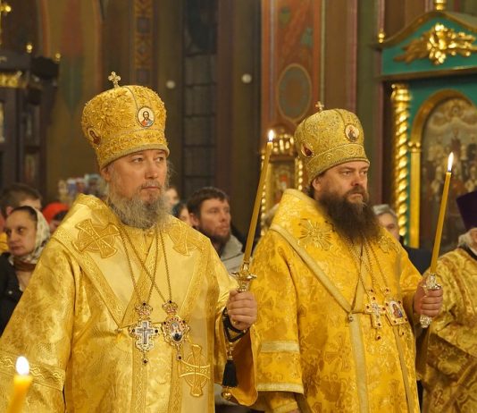 Митрополит Василий в сослужении митрополита Филиппа совершил Всенощное бдение в Свято-Троицком соборе