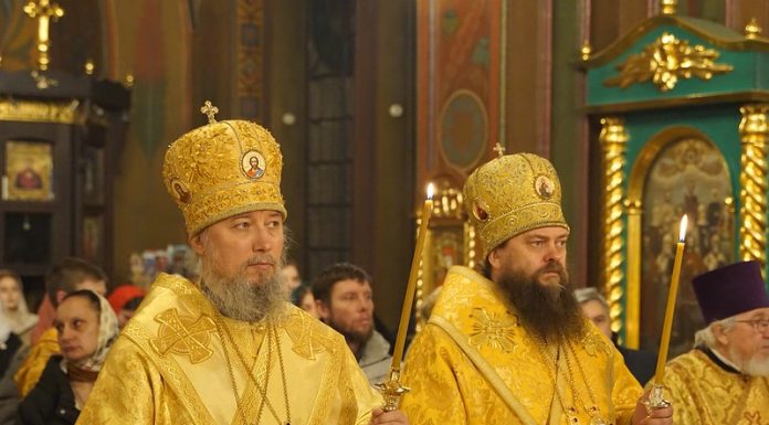 Митрополит Василий в сослужении митрополита Филиппа совершил Всенощное бдение в Свято-Троицком соборе