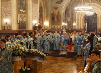 Митрополит Екатеринодарский и Кубанский Василий совершил Всенощное бдение в Свято-Екатерининском кафедральном соборе