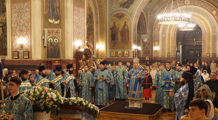 Митрополит Екатеринодарский и Кубанский Василий совершил Всенощное бдение в Свято-Екатерининском кафедральном соборе