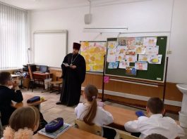 Протоиерей Виктор Сарай посетил среднюю школу № 31 станицы Старомышастовской