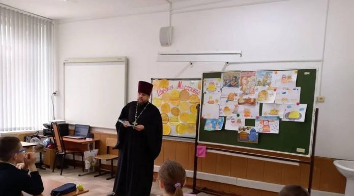 Протоиерей Виктор Сарай посетил среднюю школу № 31 станицы Старомышастовской