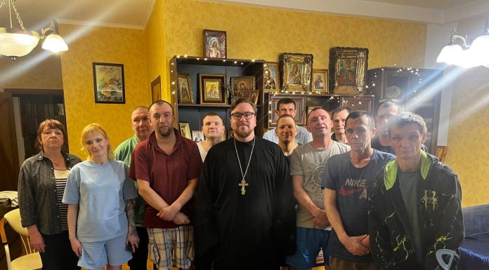 Иерей Владимир Иванов посетил центр помощи людям, попавшим в трудную жизненную ситуацию