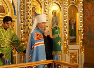 Митрополит Василий совершил Всенощное бдение в Свято-Троицком соборе города Краснодара