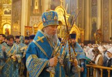 митрополит Екатеринодарский и Кубанский Василий совершил Божественную литургию в Свято-Екатерининском кафедральном соборе города Краснодара.