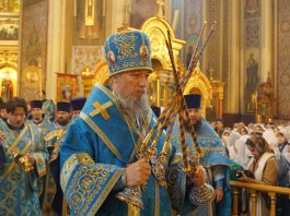 Митрополит Екатеринодарский и Кубанский Василий совершил Божественную литургию в Свято-Екатерининском кафедральном соборе города Краснодара.