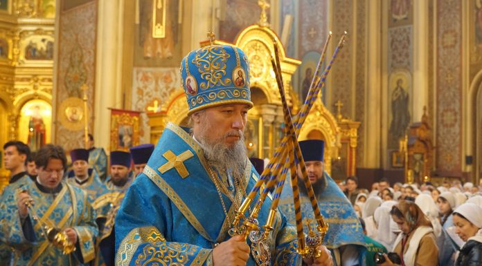 Митрополит Екатеринодарский и Кубанский Василий совершил Божественную литургию в Свято-Екатерининском кафедральном соборе города Краснодара.