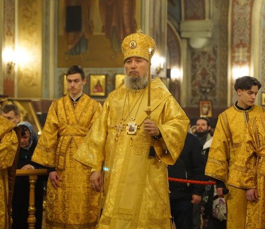 Митрополит Василий совершил Всенощное бдение в Свято-Екатерининском кафедральном соборе города Краснодара