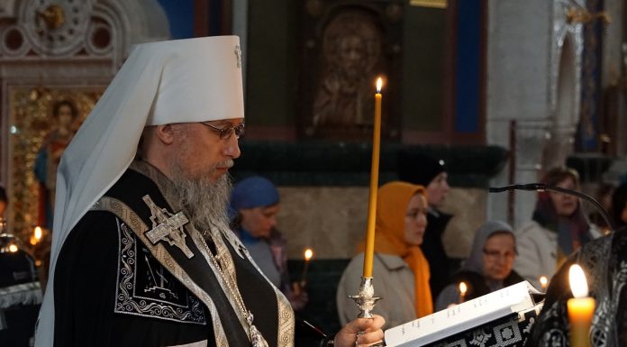 В среду первой седмицы Великого поста митрополит Василий совершил Великое повечерие в войсковом соборе святого благоверного Александра Невского