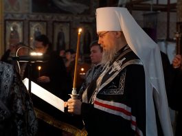 Митрополит Василий совершил великое повечерие в Свято-Вознесенском храме поселка Пашковского