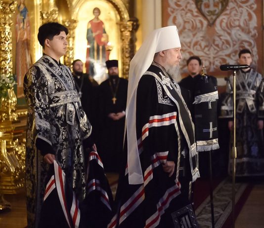 Митрополит Василий совершил вечерню с чином прощения в Свято-Екатерининском кафедральном соборе