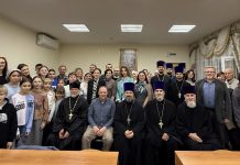 В молодежном центре храма Святого Духа прошла встреча с актером театра и кино Эдуардом Игоревичем Флёровым