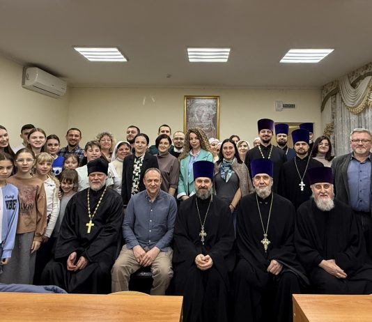 В молодежном центре храма Святого Духа прошла встреча с актером театра и кино Эдуардом Игоревичем Флёровым