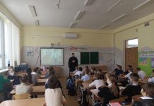 Иерей Давид КОчаров провел уроки для учеников начальных классов школы № 15 пос. Южного