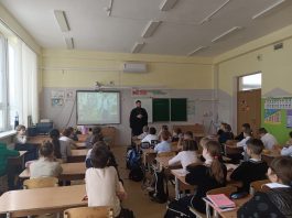 Иерей Давид КОчаров провел уроки для учеников начальных классов школы № 15 пос. Южного