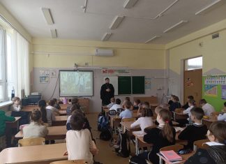 Иерей Давид КОчаров провел уроки для учеников начальных классов школы № 15 пос. Южного