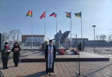 Иерей Давид Кочаров совершил заупокойную литию у обелиска «Павшим воинам» в поселке Южном