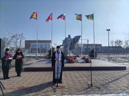 Иерей Давид Кочаров совершил заупокойную литию у обелиска «Павшим воинам» в поселке Южном