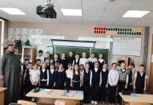 Диакон Евгений Дасов рассказал ученикам гимназии № 44 о празднике Сретения Господня