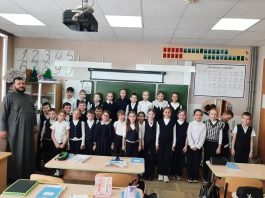 Диакон Евгений Дасов рассказал ученикам гимназии № 44 о празднике Сретения Господня