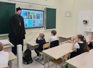 Иерей Сергий Кондратенко рассказал школьникам о празднике Сретения Господня