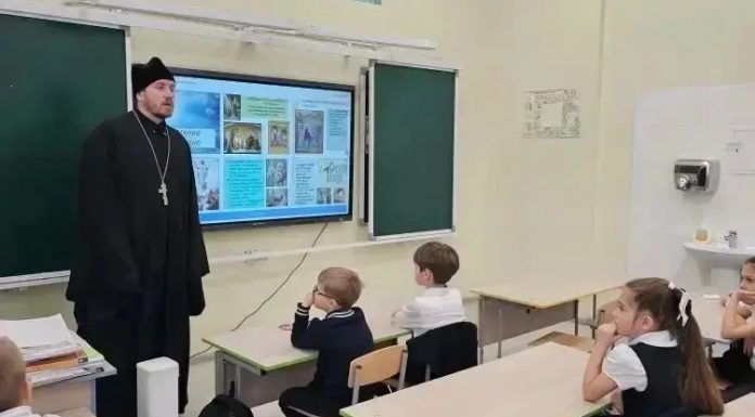 Иерей Сергий Кондратенко рассказал школьникам о празднике Сретения Господня