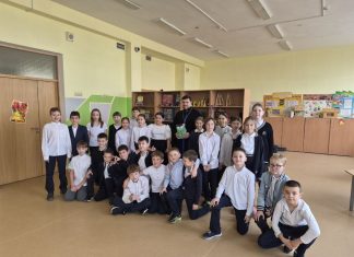 Иерей Давид Кочаров побеседовал с учениками начальных классов школы № 15 пос. Южного