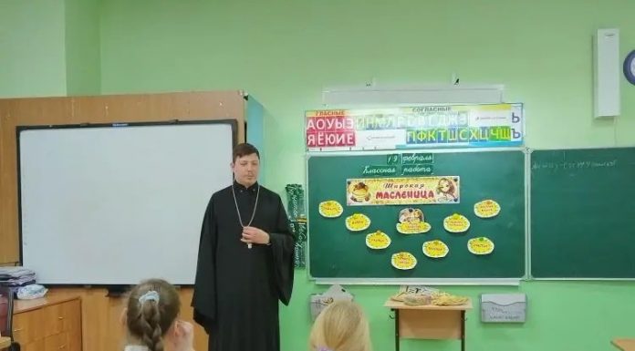 Иерей Максим Печёркин рассказал ученикам начальных классов школы № 50 о Великом Посте