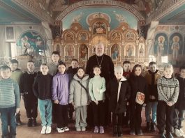 Протоиерей Кирилл Коршунов провел беседу с учениками школы № 104 поселка Ильский