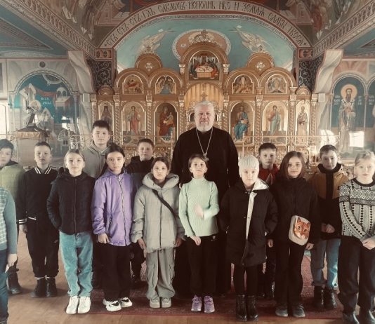 Протоиерей Кирилл Коршунов провел беседу с учениками школы № 104 поселка Ильский