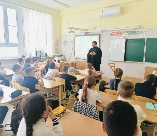 Иерей Давид Кочаров рассказал ученикам МАОУ СОШ № 15 о Великом Посте