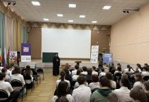 Иерей Евгений Ромазев провел беседу с учениками СОШ № 20 города Краснодара