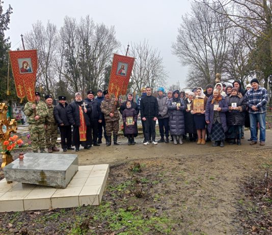 В станице Староджерелиевской прошел традиционный автомобильный крестный ход
