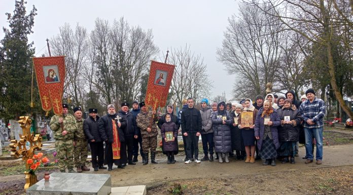 В станице Староджерелиевской прошел традиционный автомобильный крестный ход
