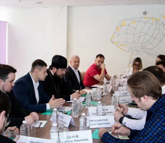 Протоиерей Димитрий Руднев принял участие в заседании молодежного совета