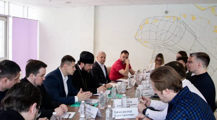 Протоиерей Димитрий Руднев принял участие в заседании молодежного совета