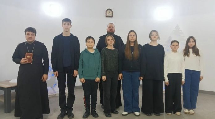 В Троицком храме состоялась литературная гостиная, приуроченная ко Дню православной молодежи