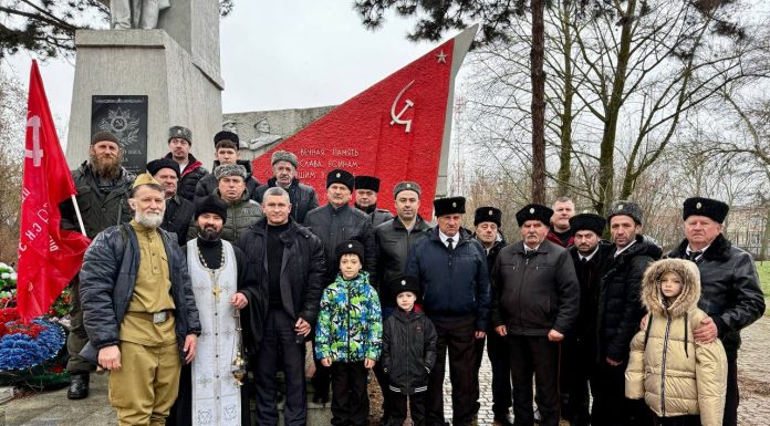 Иерей Павел Максимец посетил торжественный митинг, посвященный 83‑ю годовщину освобождения станицы Пластуновской