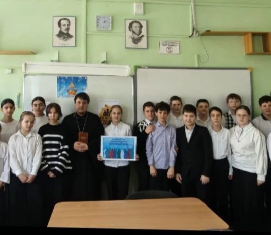 В Горячем Ключе священник побеседовал с подростками о празднике Сретения Господня