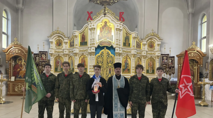 В храме святителя Николая прошла православно-патриотическая эстафета «Свеча памяти»