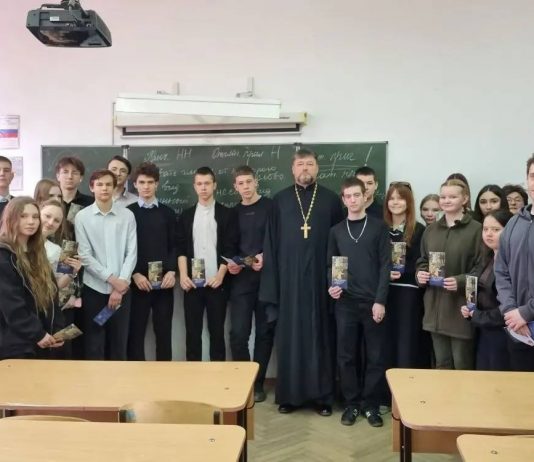 Иерей Димитрий Горбатенко посетил школу № 20 поселка Агроном