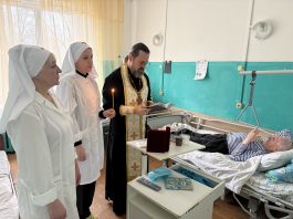 Протоиерей Сергий Лопасов вместе с сестрами милосердия посетил хоспис города Краснодара