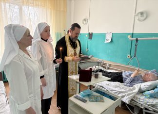 Протоиерей Сергий Лопасов вместе с сестрами милосердия посетил хоспис города Краснодара