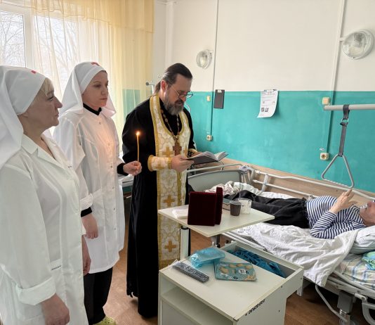 Протоиерей Сергий Лопасов вместе с сестрами милосердия посетил хоспис города Краснодара