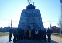 Протоиерей Сергий Беликов принял участие в торжественной акции у памятника гвардейцам-миномётчикам