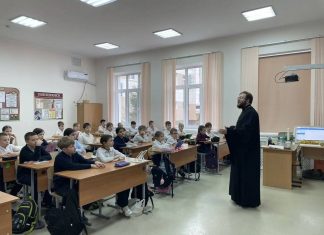 В рамках проекта «Час духовности» в школе № 102 состоялась встреча со священником