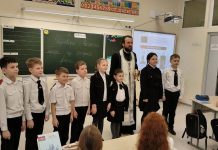 Иерей Илия Курко совершил молебен и провел встречу с юными казаками в школе № 108